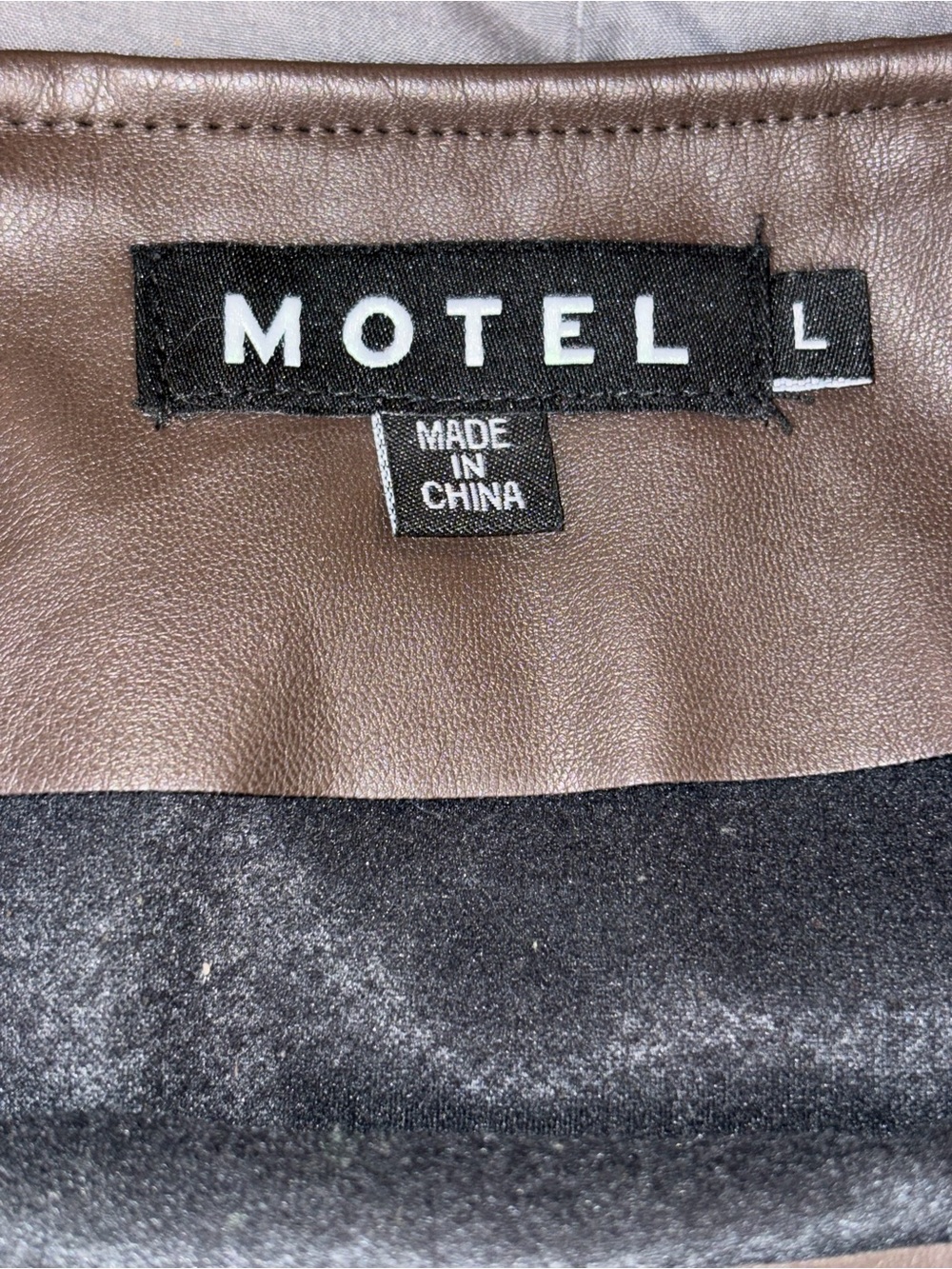 Motel Brown Faux Leather Mini Skirt Side Slit Size Large Y2K - Picture 5 of 8